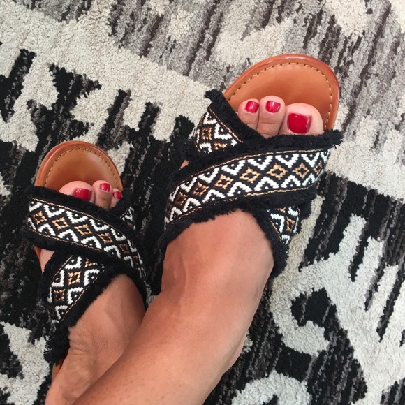 NWOT Black and white, cross band slide sandal - Picture 2 of 3